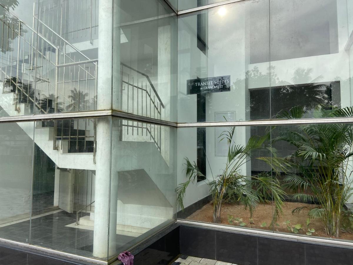Transit Suites By Grandwest เนดุมบัสเซรี ภายนอก รูปภาพ
